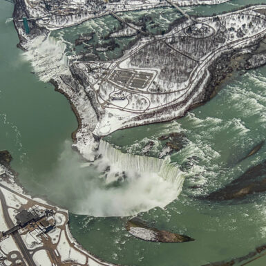 Dieses Bild zeigt die kanadischen Horseshoe Falls (Niagara Falls).