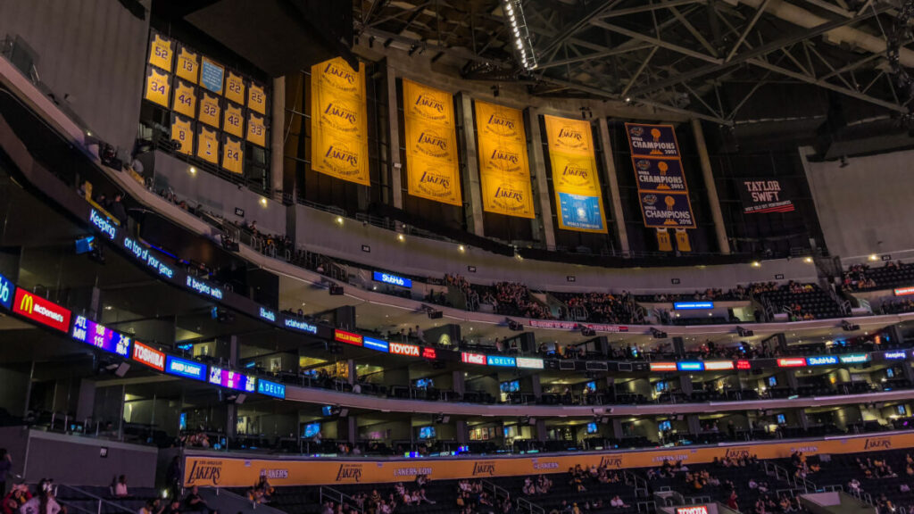 Staples Center Lakers MAvericks 28.03 5