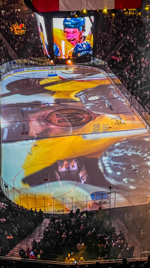 Blick aus der Hyde Lounge in der T-Mobile Arena Las Vegas bei einem Spiel der Vegas Golden Knight