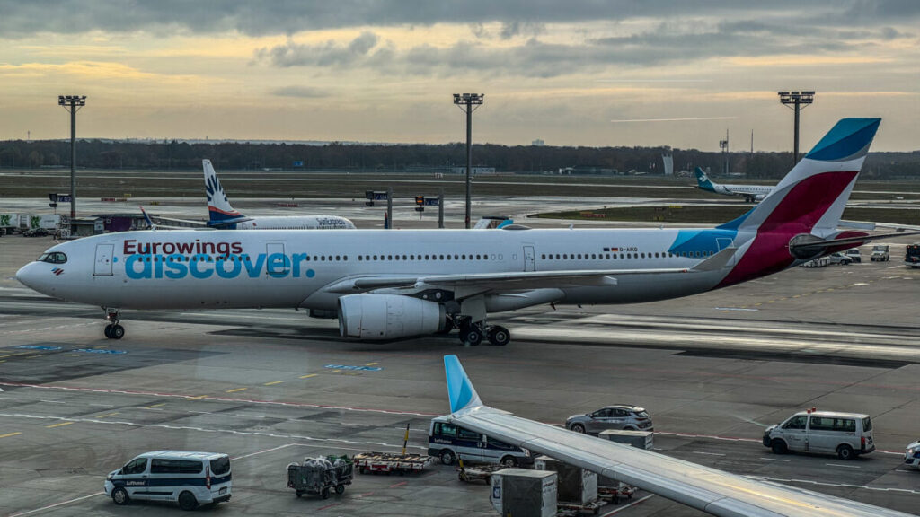 Dieses Bild zeigt einen Airbus von Discovery am Flughafen Frankfurt