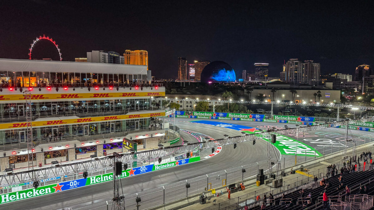 Dieses Bild zeigt die F1 Grand Prix Strecke in Las Vegas von der Skybox aus gesehen