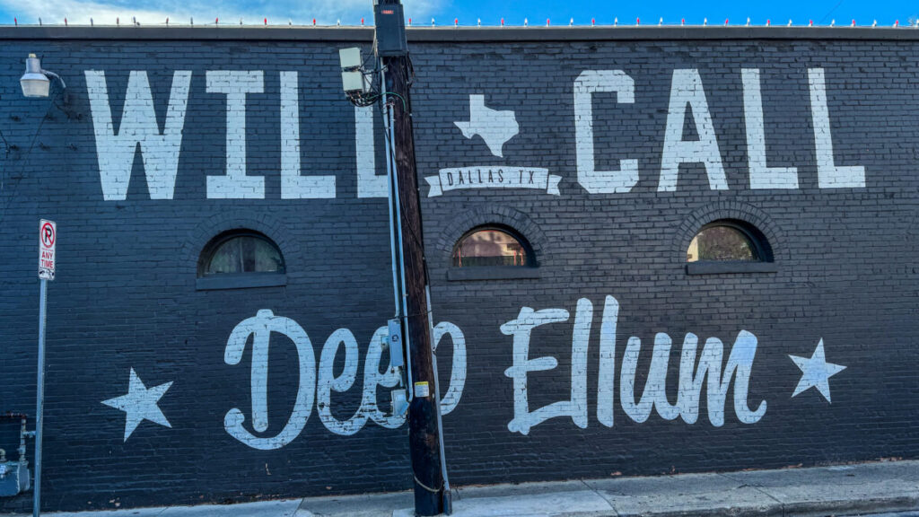 Dieses Bild zeigt ein Mural in Deep Ellum Dallas