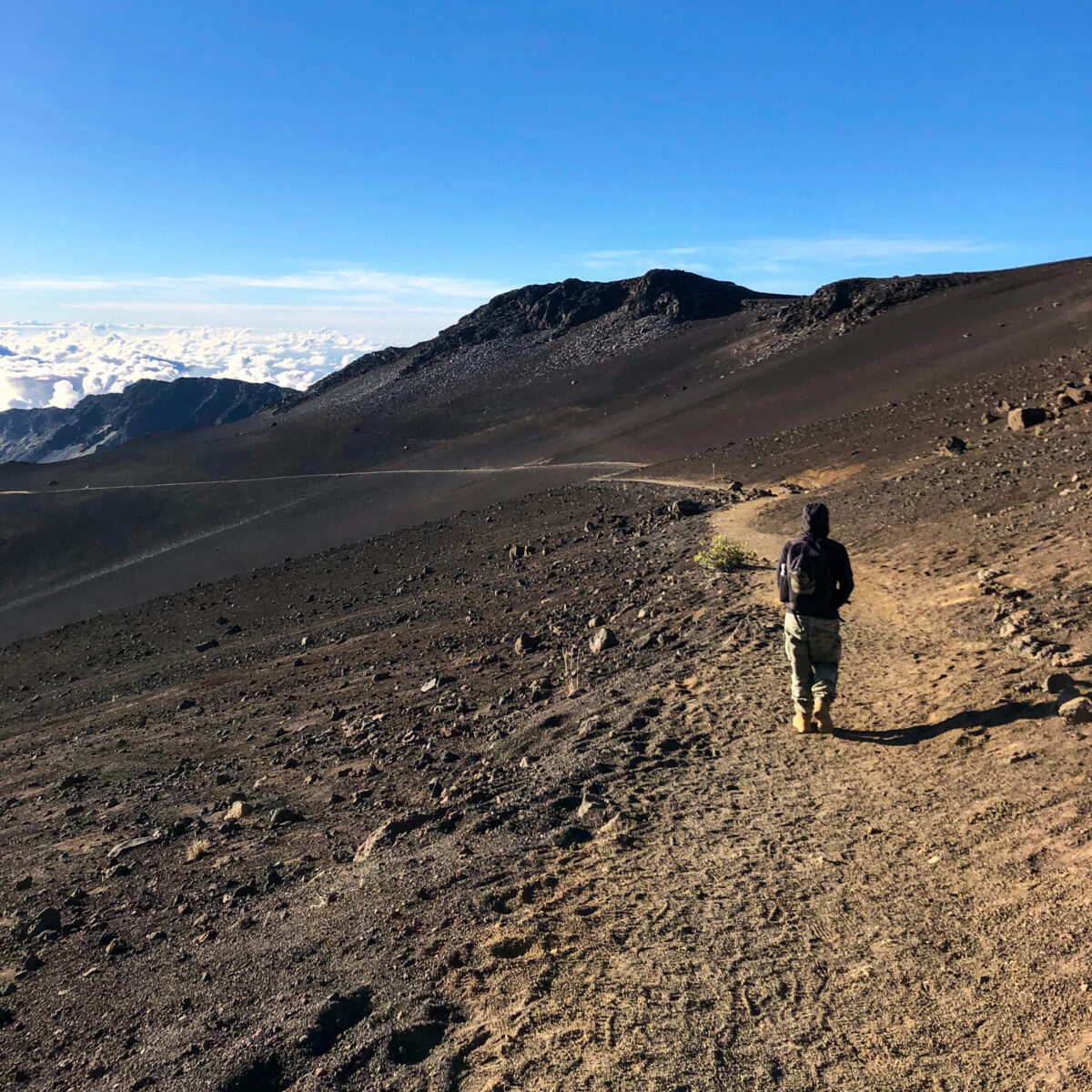 Dieses Bild zeigt den Sliding Sands Trail im Haleakala National Park auf Maui, Hawaii