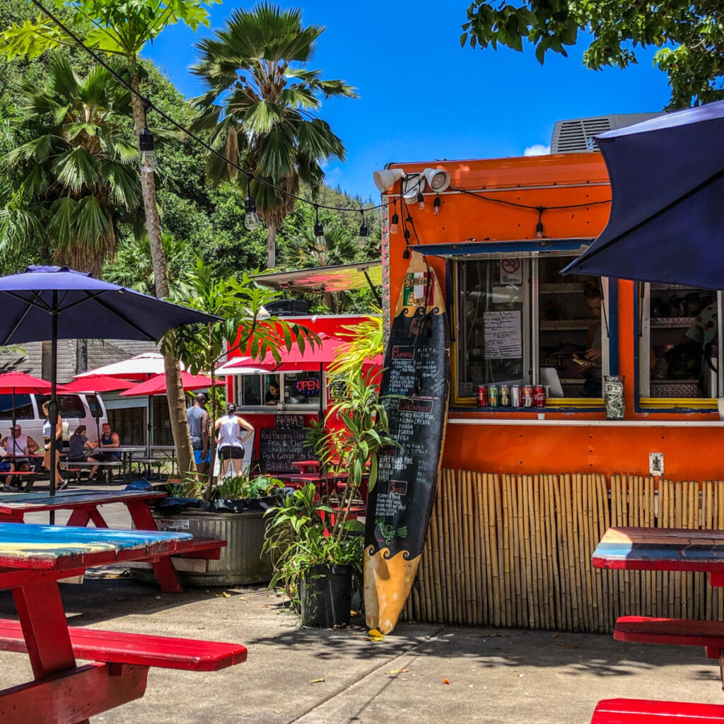 Dieses Bild zeigt Food Trucks in Hana auf Maui, Hawaii