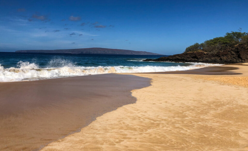 Dieses Bild zeigt den Makena Beach auf Maui, Hawaii