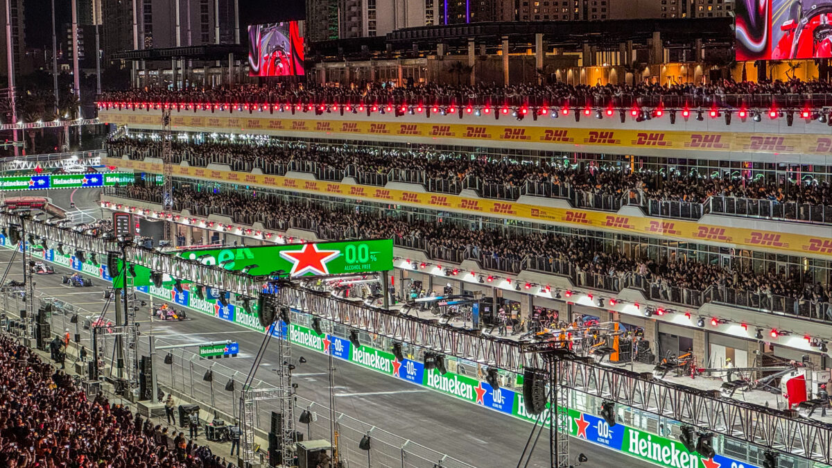 Dieses Bild zeigt die Startaufstellung in der East Harmon Zone beim Formel 1 Grand Prix in Las Vegas 2023