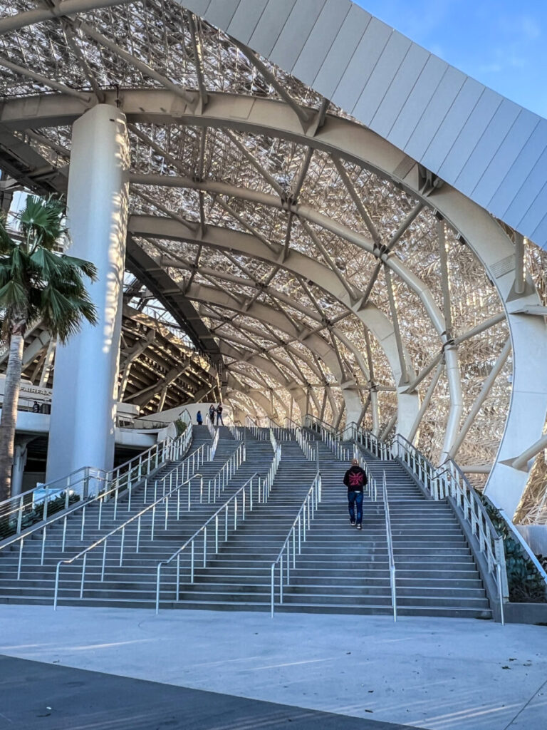 Dieses Bild zeigt die Dachkonstruktion des SoFi Stadium Los Angeles 