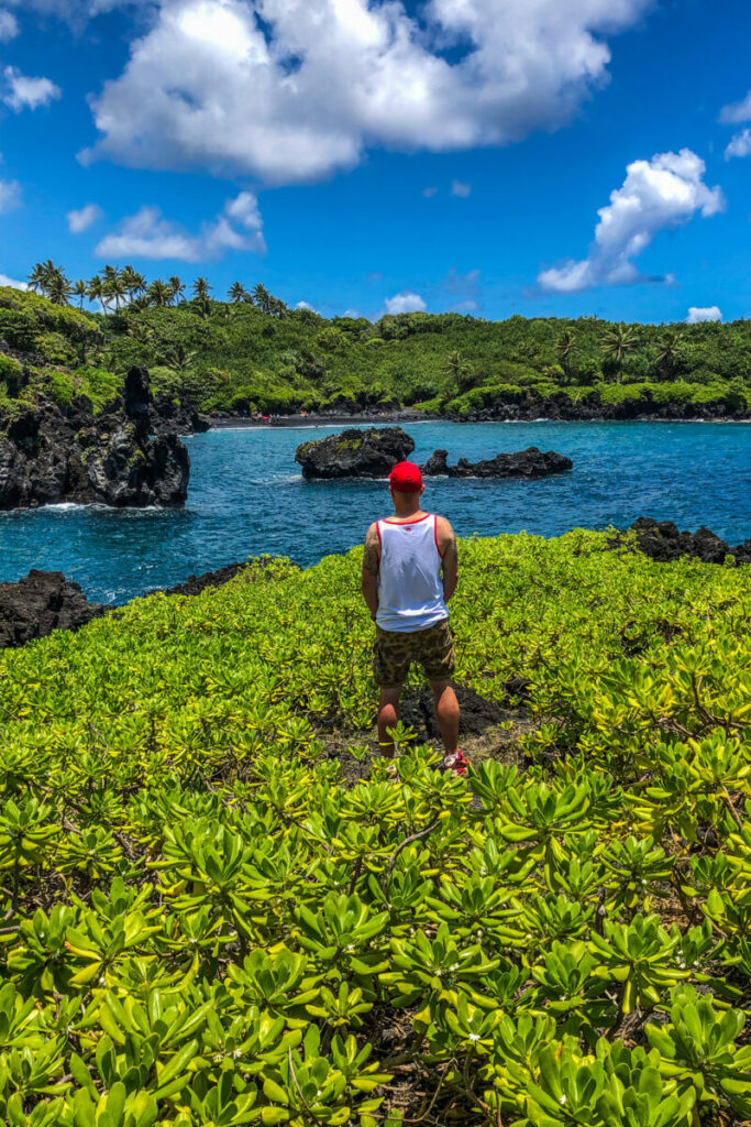 Dieses Bild zeigt die keawaiki Bay im Wai'anapanapa State Park an der Road to Hana auf Maui, Hawaii