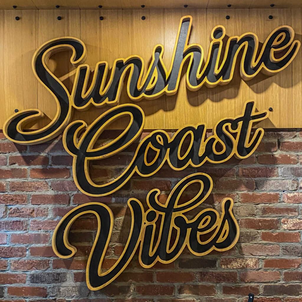 Dieses Bild zeigt ein Schild in einem Cafe in Gibsons, BC an der Sunshine Coast