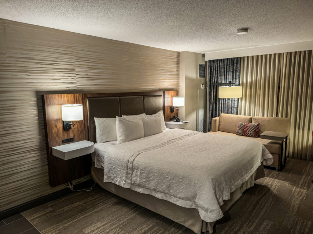Dieses Bild zeigt ein Zimmer im Hampton Inn & Suites Chicago-Downtown