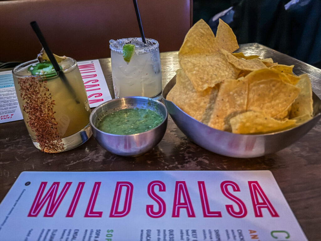 Dieses Bild zeigt Speisen und Getränke im Wild Salsa Restaurant in Dallas, Texas