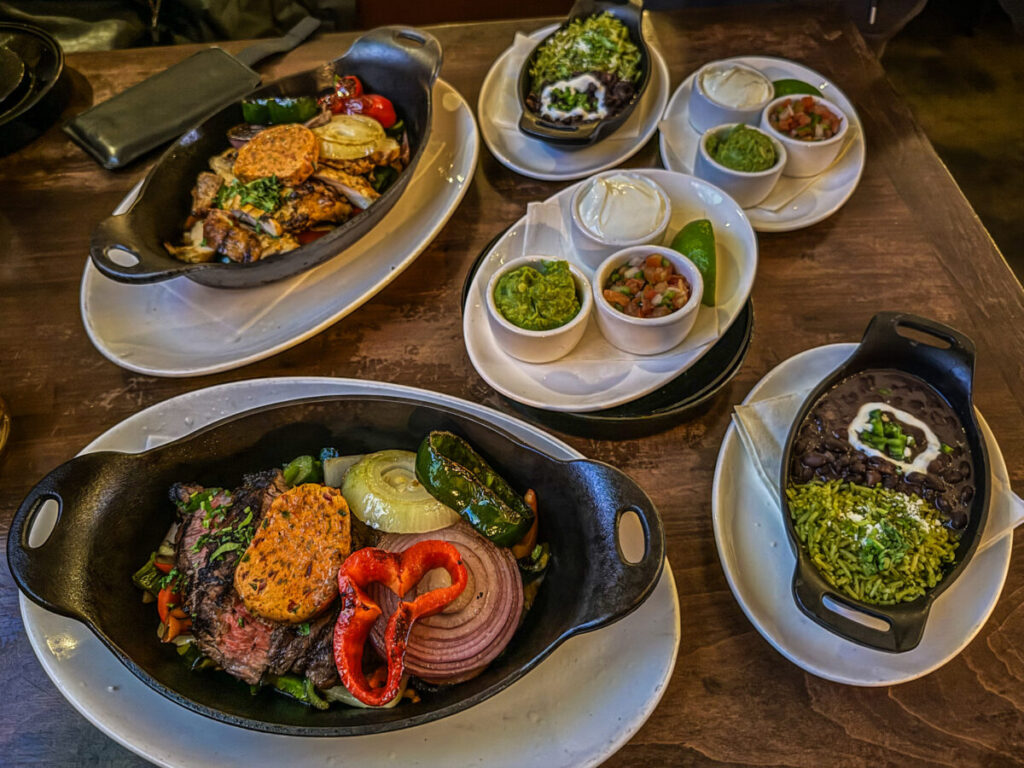 Dieses Bild zeigt Speisen und Getränke im Wild Salsa Restaurant in Dallas, Texas
