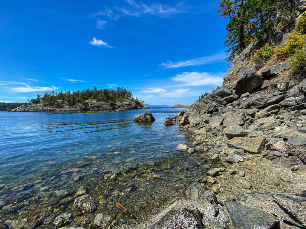 Dieses Bild zeigt den Smuggler Cove Marine Provincial Park an der Sunshine Coast in British Columbia, Canada