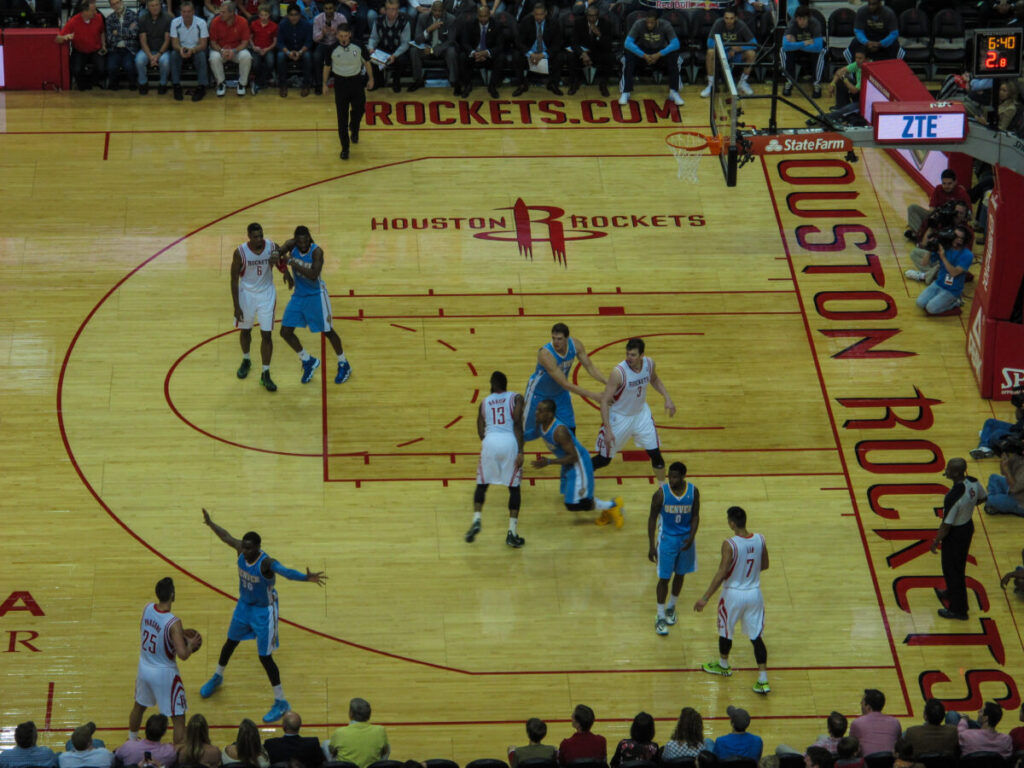 Dieses Bild zeigt das Toyota Center Houston beim Spiel der Houston Rockets gegen Denver Nuggets am 06.04.2014