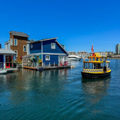 Dieses Bild zeigt Hausboote in Victoria, British Columbia