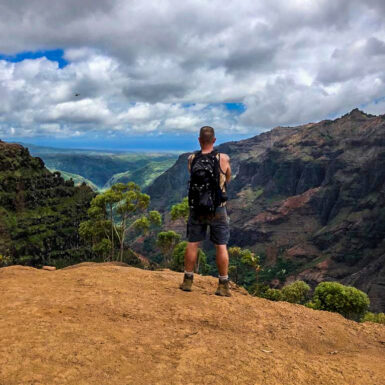 Dieses Bild zeigt eine der schönsten Kauai Sehenswürdigkeiten - den Waimea Canyon