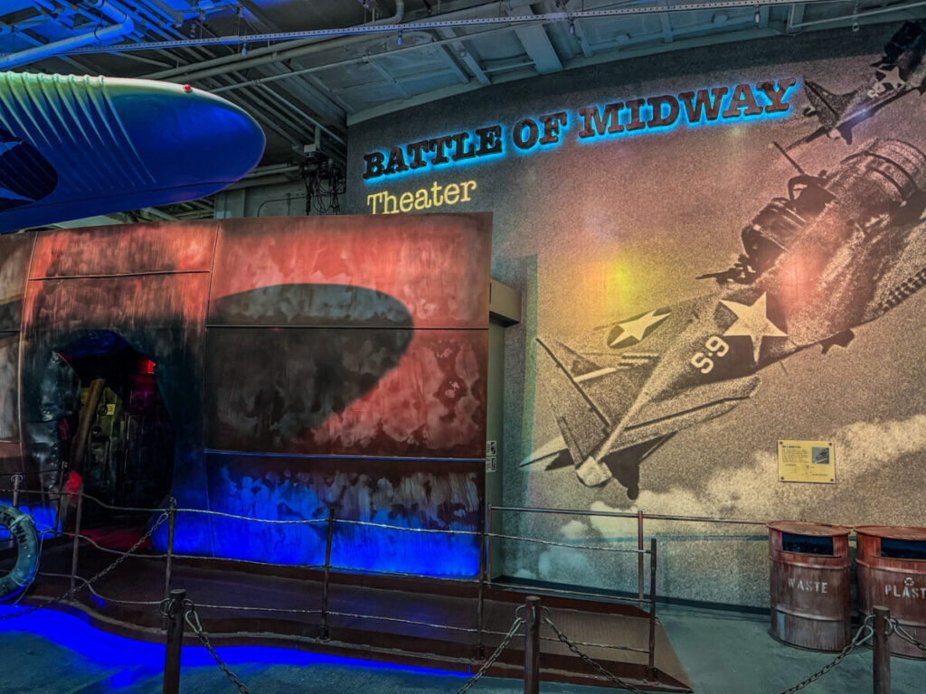 Dieses Bild zeigt das Battle of Midway-Theater auf dem Hangar Deck auf der USS Midway San Diego