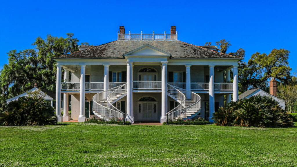 Dieses Bild zeigt das Herrenhaus der Evergreen Plantation Louisiana