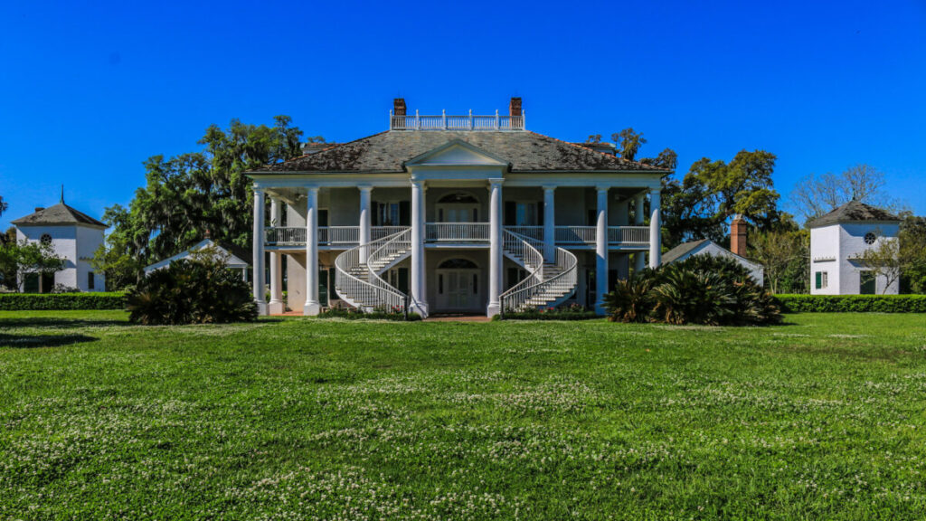 Dieses Bild zeigt das Herrenhaus der Evergreen Plantation Louisiana