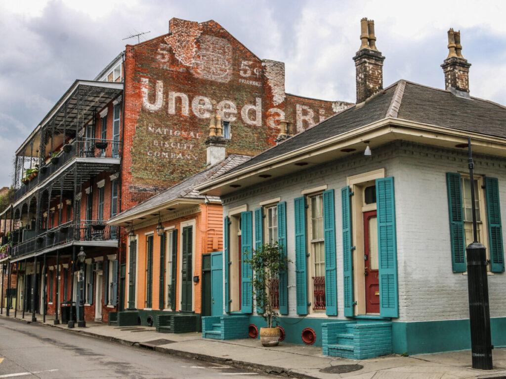 Dieses Bild zeigt einen typischen Strassenzug im French Quarter New Orleans