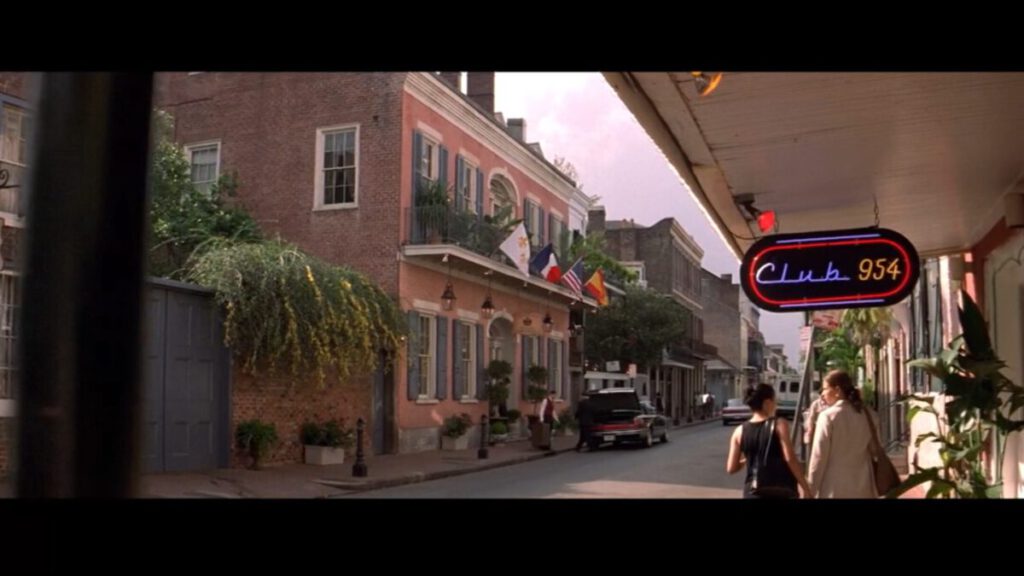 Dieses Bild zeigt das Hermann-Grima-House im French Quarter New Orleans als Screenshot aus dem Film Doppelmord