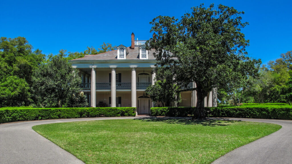 Dieses Bild zeigt das Big House der Oak Alley Plantation Louisiana