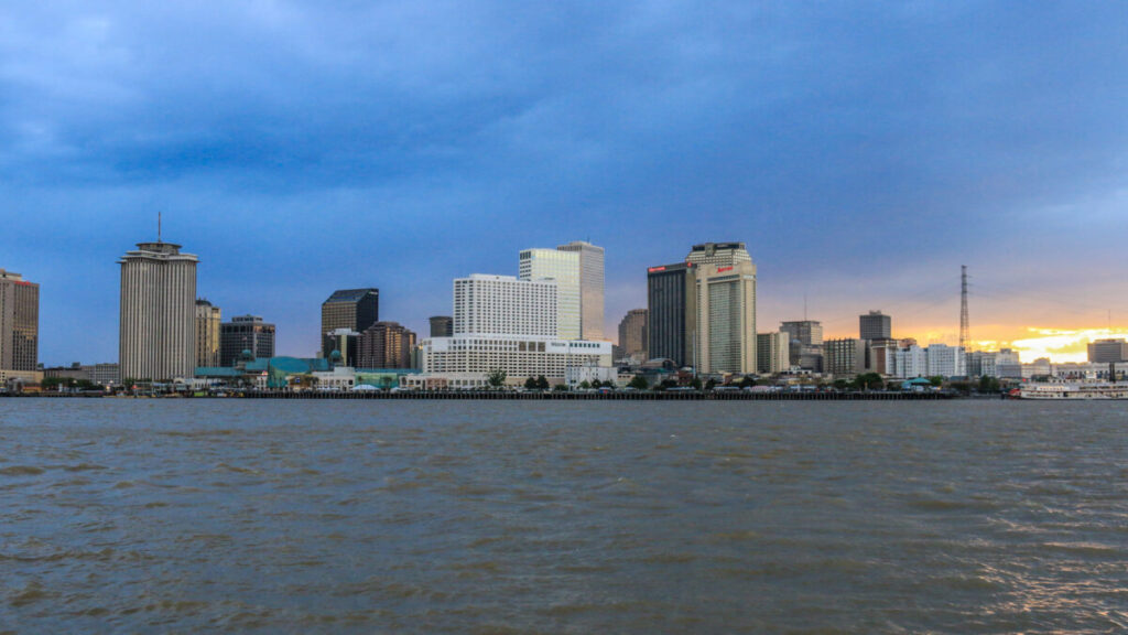 Dieses Bild zeigt den Blick auf New Orleans vom Algiers Point aus