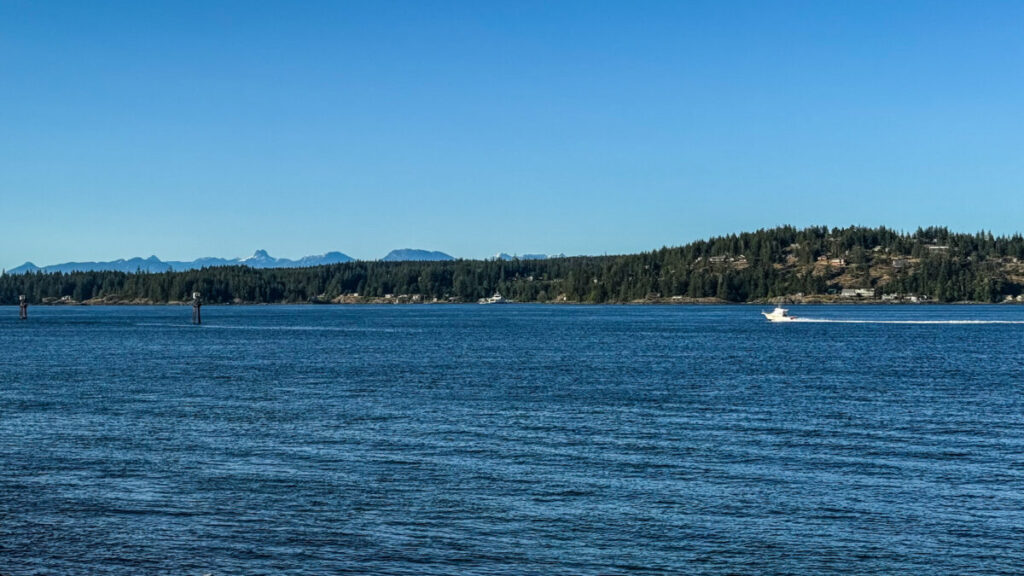 Dieses Bild zeigt den Blick auf das Meer vor Campbell River auf Vancouver Island