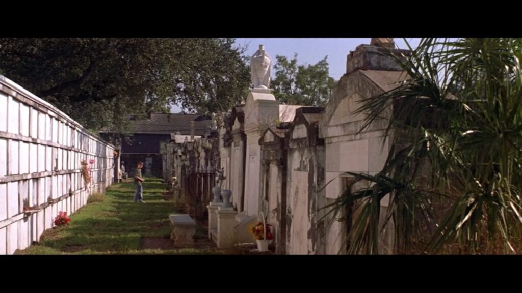 Dieses Bild zeigt den Lafayette Cemetary No.1 in New Orleans asl Screenshot aus dem Film "Doppelmord"