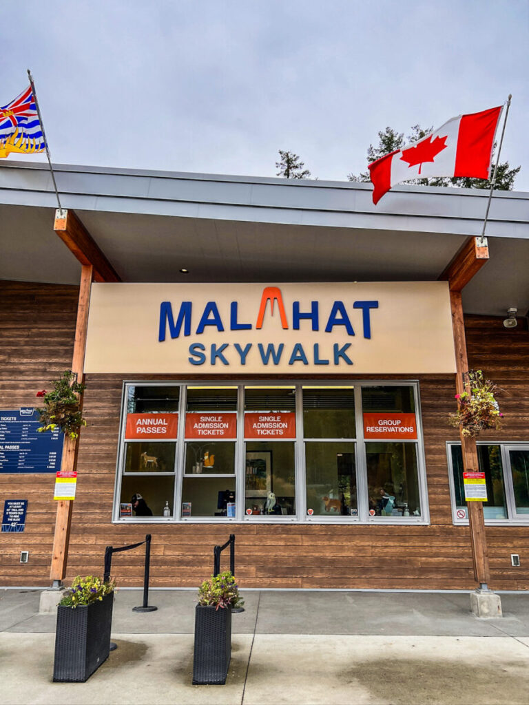 Dieses Bild zeigtden Eingang vpm Malahat Skywalk auf Vancouver Island