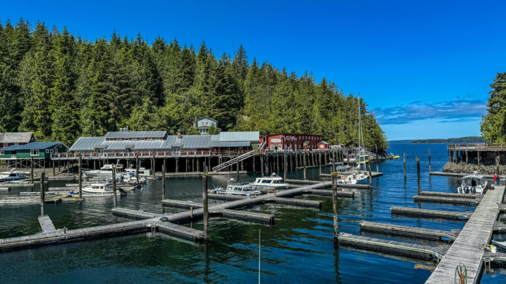 Dieses Bild zeigt das Fischerdorf Telegraph Cove auf Vancouver ISland