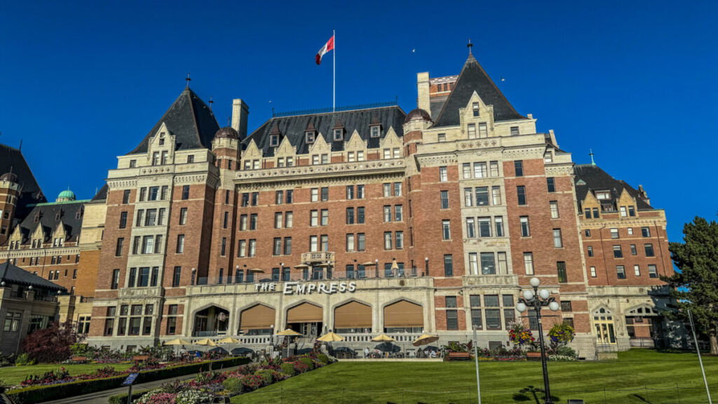 Dieses Bild zeigt das Fairmont Empress Hotel in Victoria auf Vancouver Island.