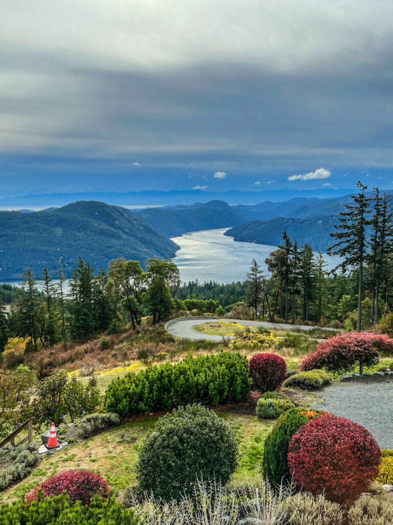 Dieses Bild zeigt den Blick über das Cowichan Valley auf Vancouver Island von der Villa Eyrie aus gesehen