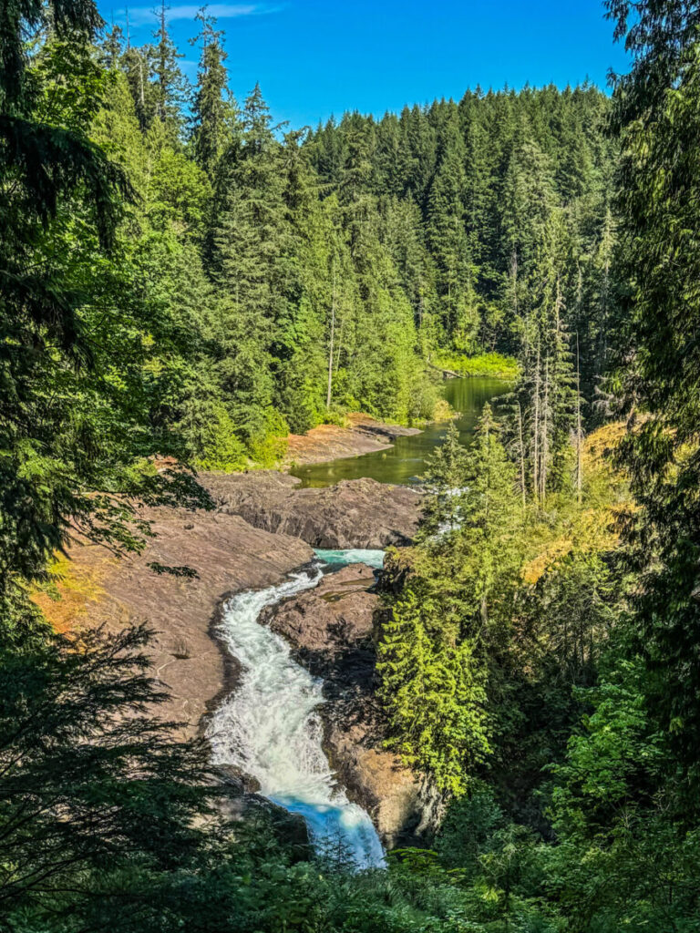 Dieses Bild zeigt den Elk Falls Provincial Park bei Campbell River auf Vancouver Island