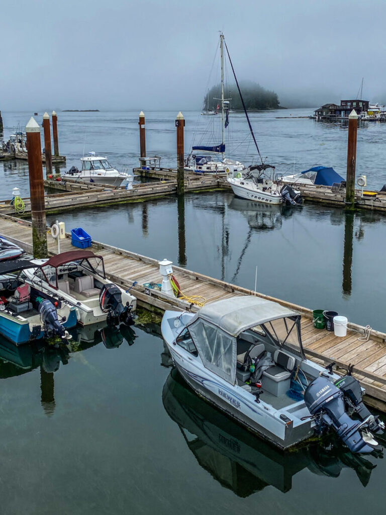 Dieses Bild zeigt die Marina von Tofino auf Vancouver Island