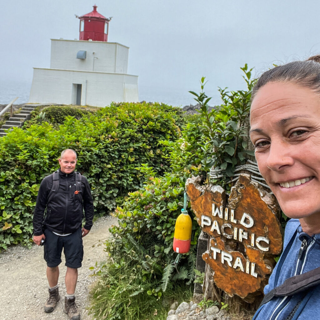 Dieses Bild zeigt das Amphitrite Point Lighthouse in Ucluelet auf Vancouver Island