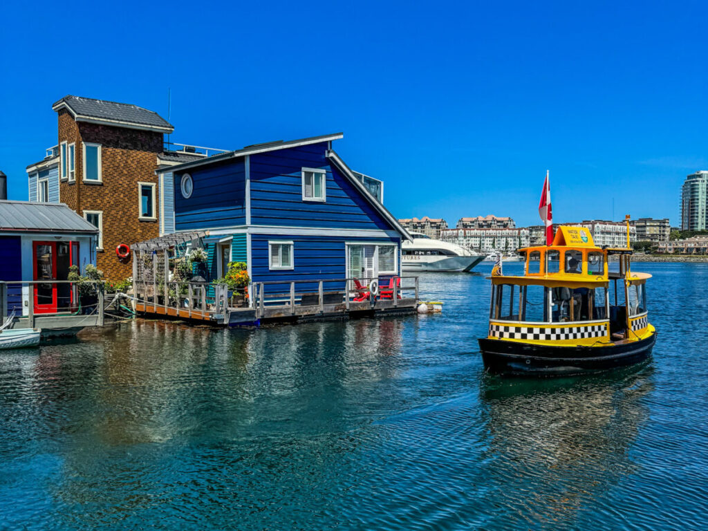 Dieses Bild zeigt die Zentrale von Eagle Wing Tours an der Fisherman's Wharf in Victoria auf Vancouver Island